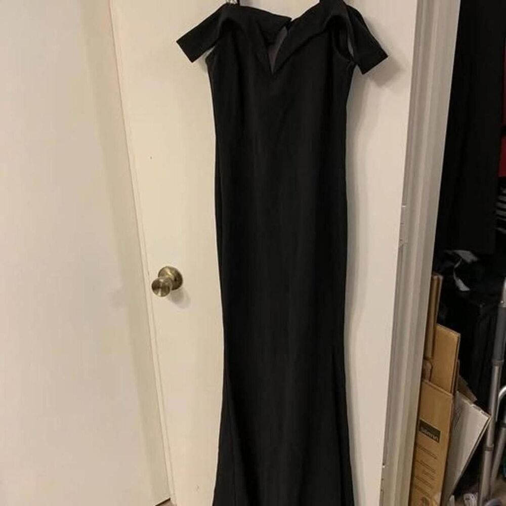 Fashion Nova Elegant Black Evening Dress with Embellished Strap Size Medium